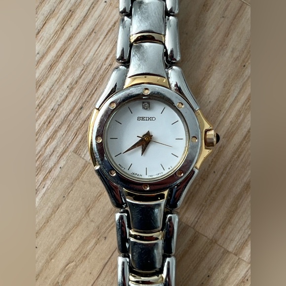 Seiko Vintage Luxury Ladies Diamond Watch Two-Tone Bracelet White Dial main image 5